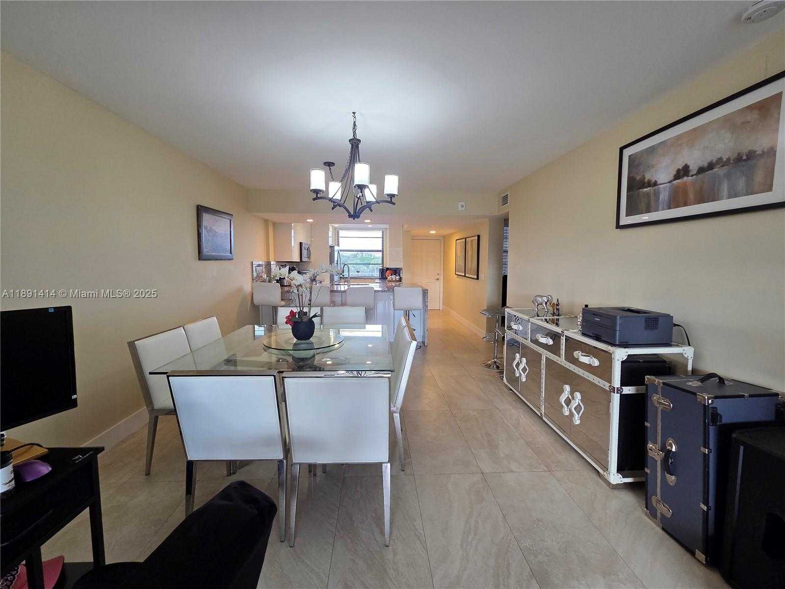 Small Image of 1530 WHITEHALL DR #405, Davie Number 37