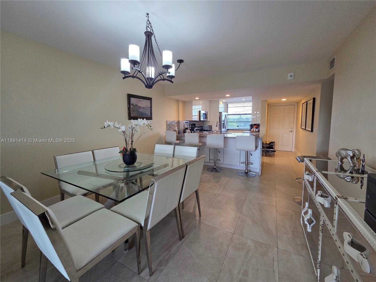 Small Image of 1530 WHITEHALL DR #405, Davie Number 38
