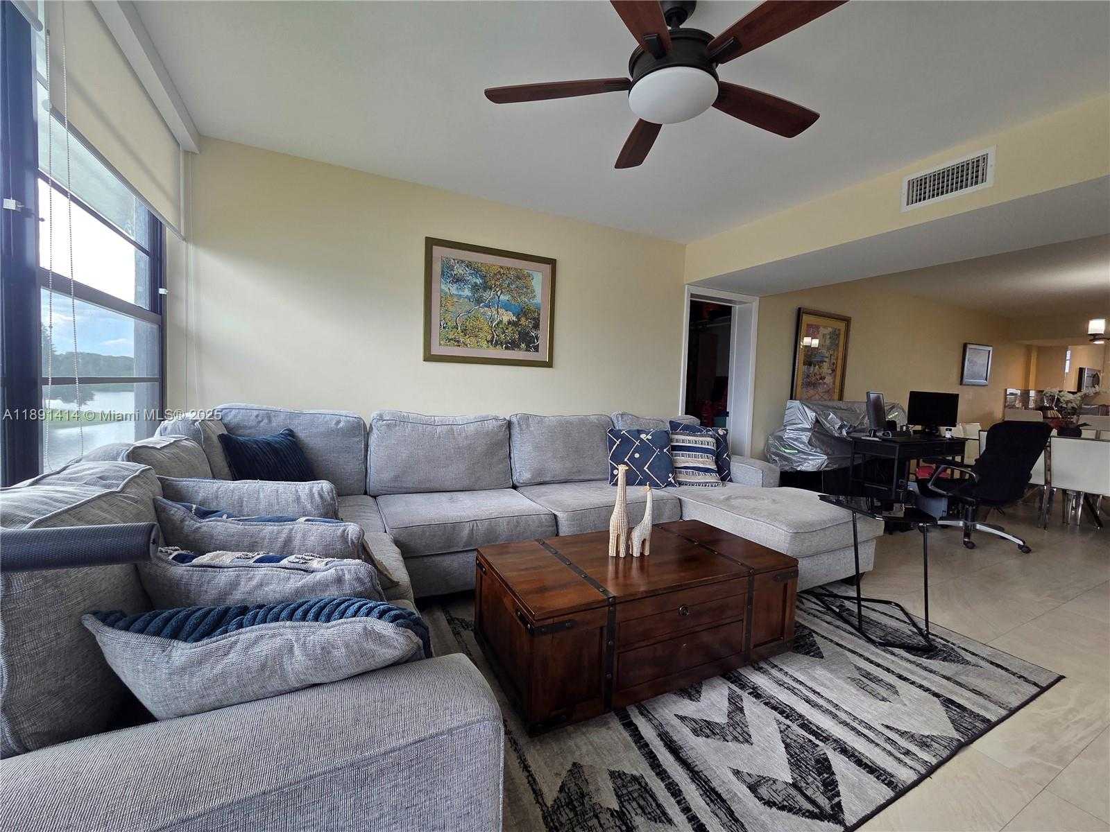 Small Image of 1530 WHITEHALL DR #405, Davie Number 39