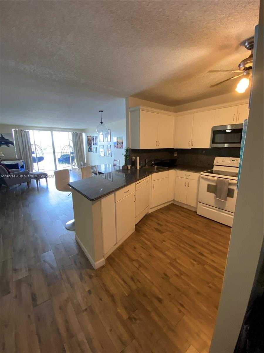 Small Image of Miami Number 16