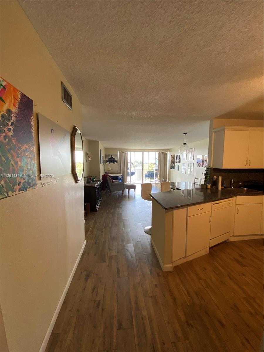 Small Image of Miami Number 17