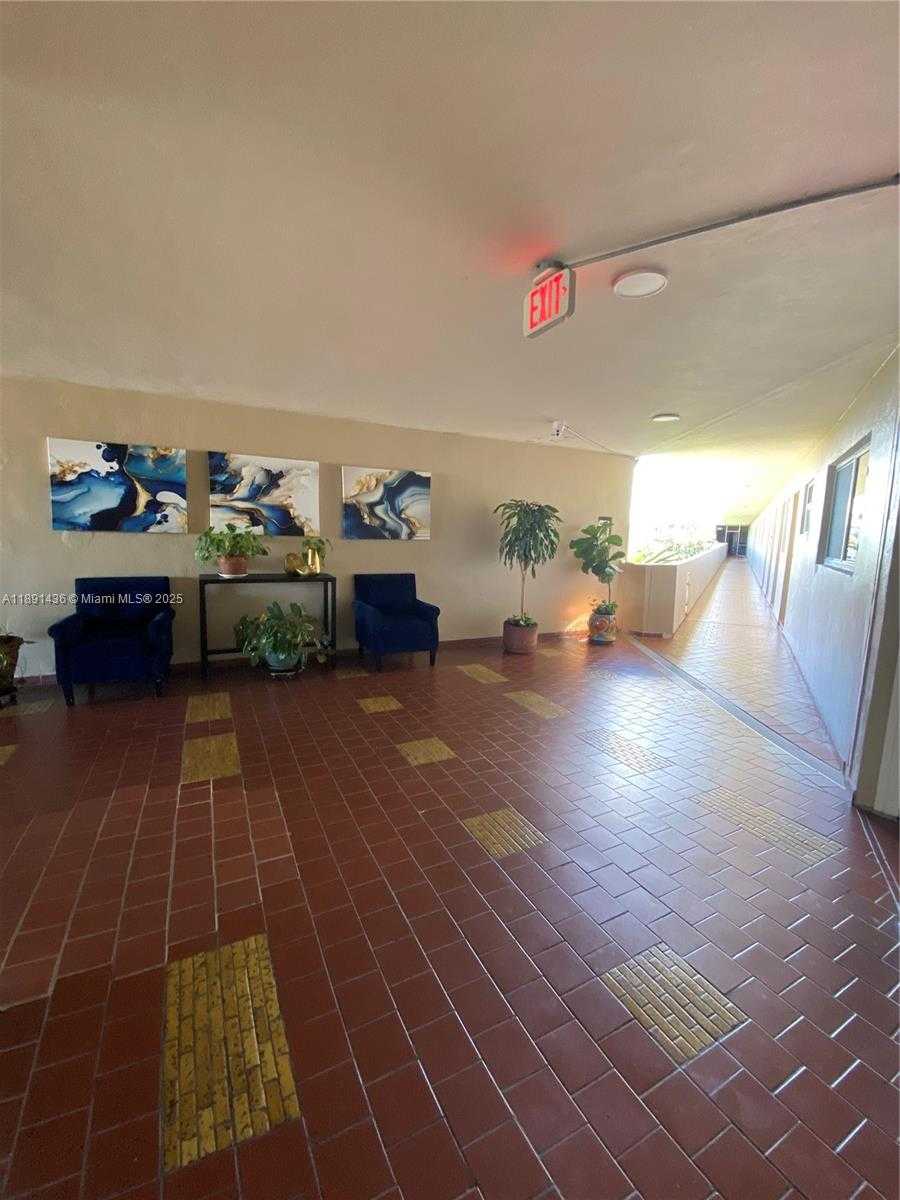 Small Image of Miami Number 19
