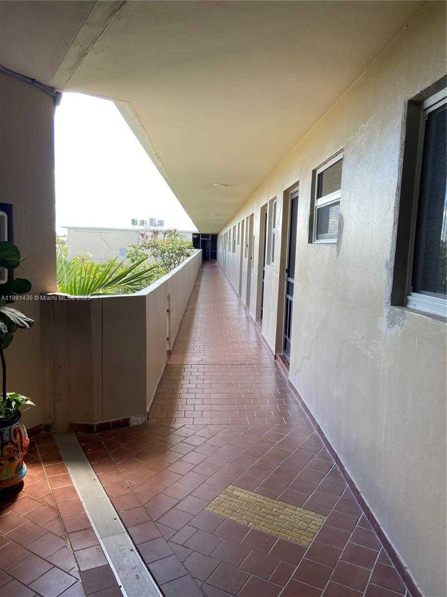Small Image of Miami Number 24