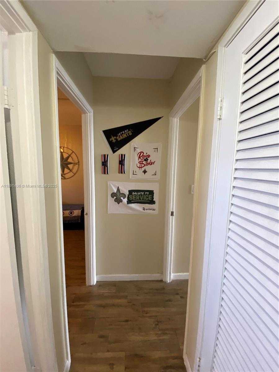 Small Image of Miami Number 5