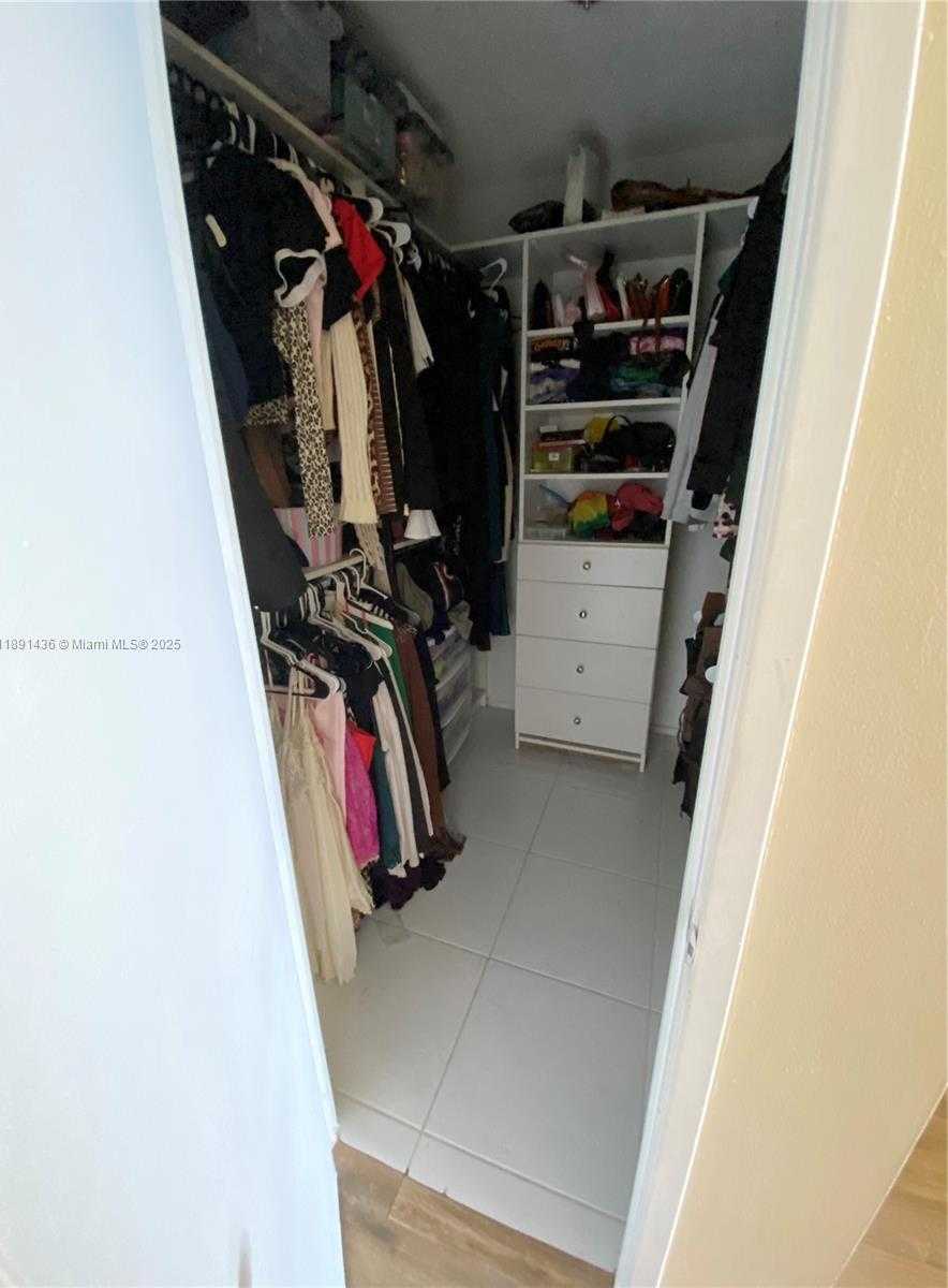 Small Image of Miami Number 7
