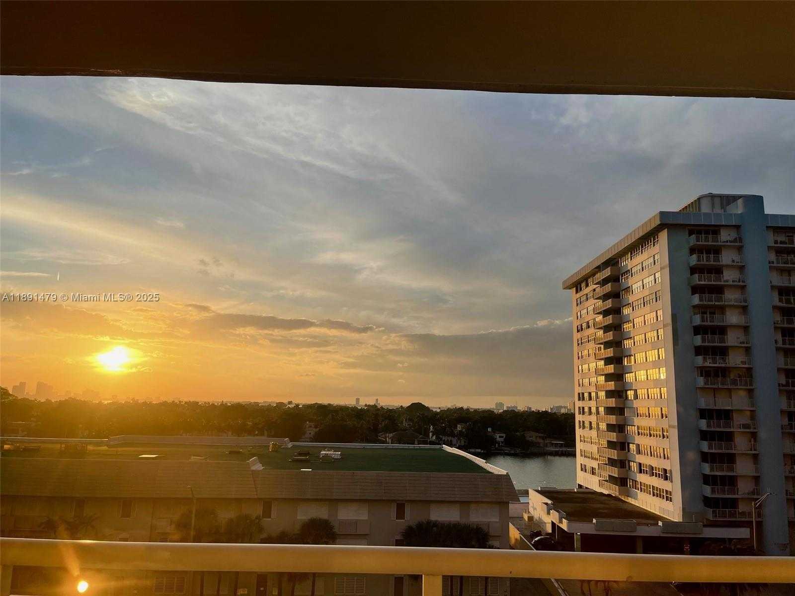 Small Image of 5825 COLLINS AVE #7B, Miami Beach Number 23