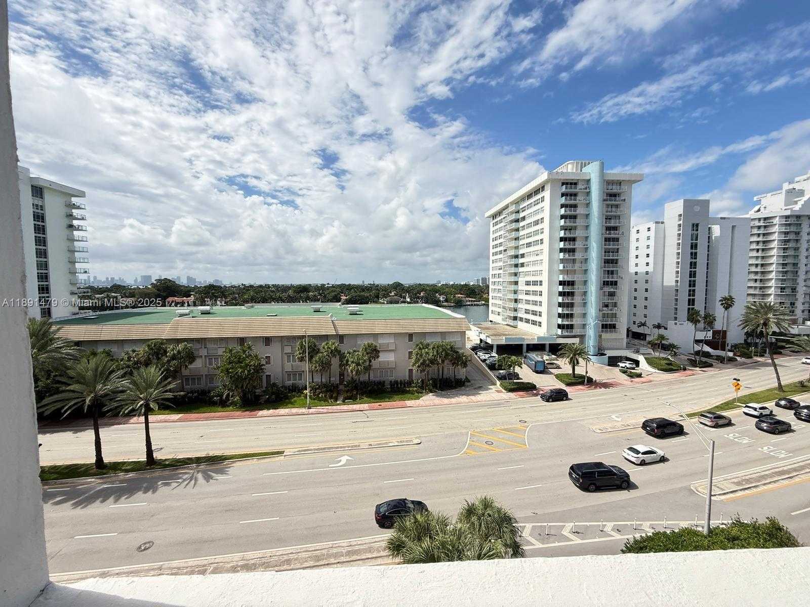 Small Image of 5825 COLLINS AVE #7B, Miami Beach Number 26