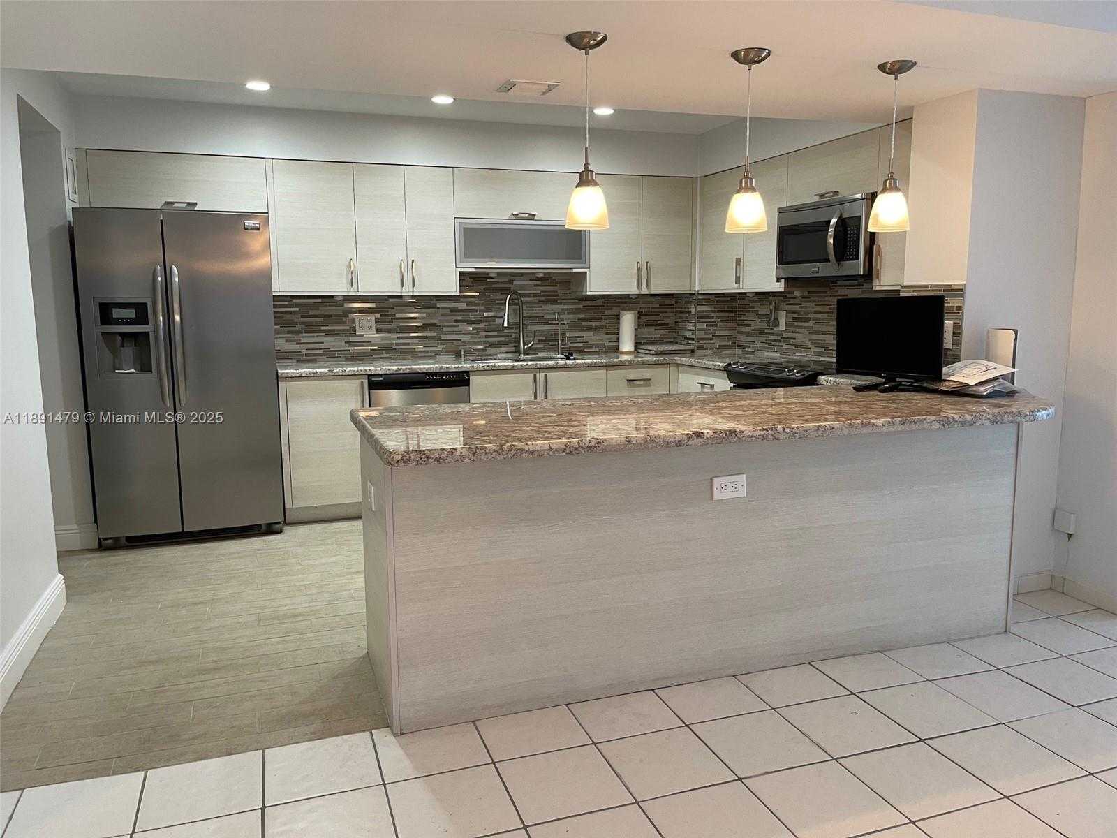 Small Image of 5825 COLLINS AVE #7B, Miami Beach Number 6