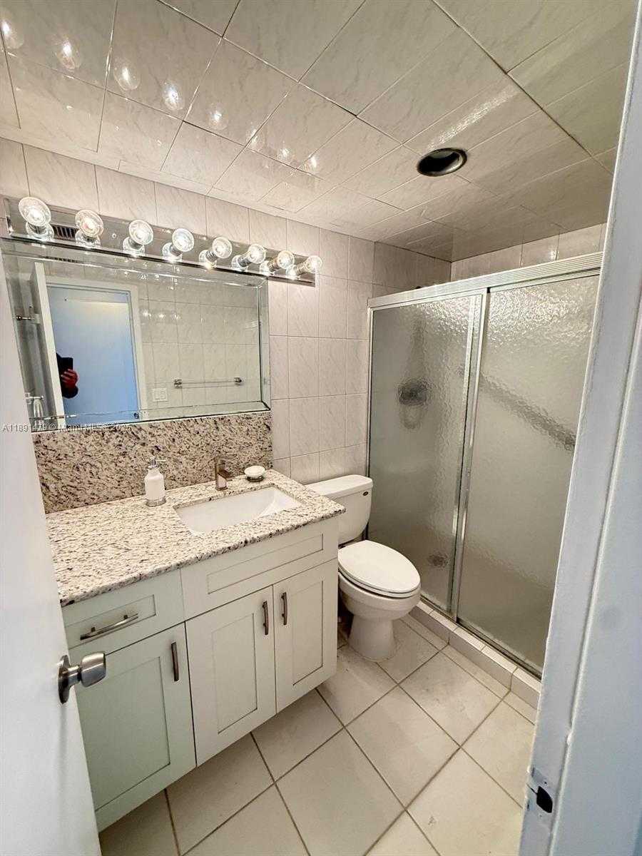 Small Image of 5825 COLLINS AVE #7B, Miami Beach Number 8