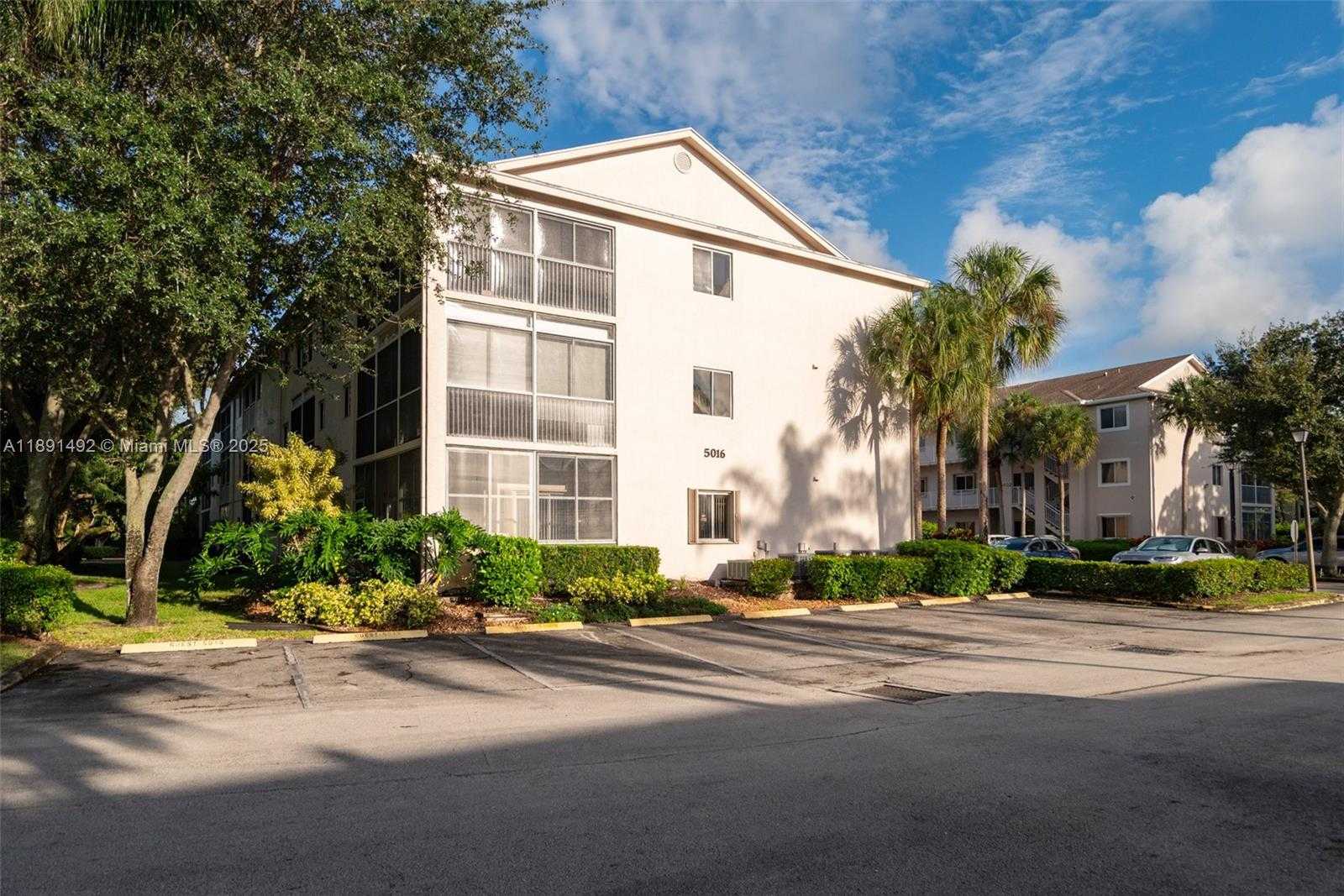 Small Image of 5016 ROSE HILL DR #2303, Boynton Beach Number 4