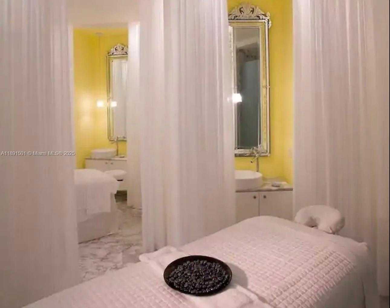Small Image of 495 BRICKELL AVE #3706, Miami Number 21