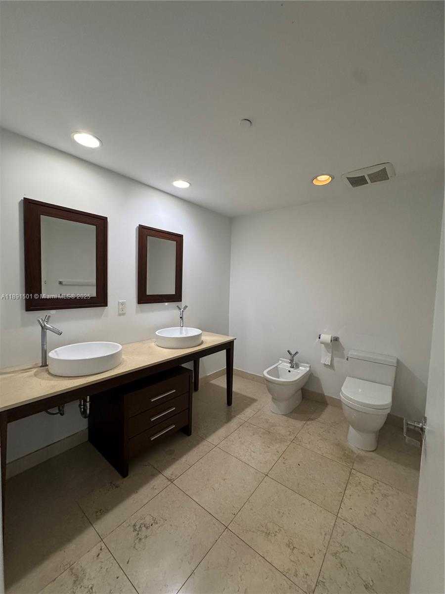 Small Image of 495 BRICKELL AVE #3706, Miami Number 38
