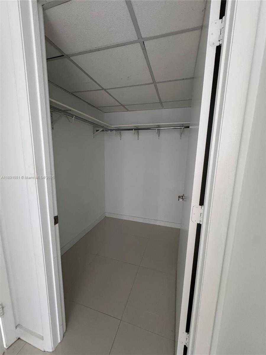 Small Image of 495 BRICKELL AVE #3706, Miami Number 40