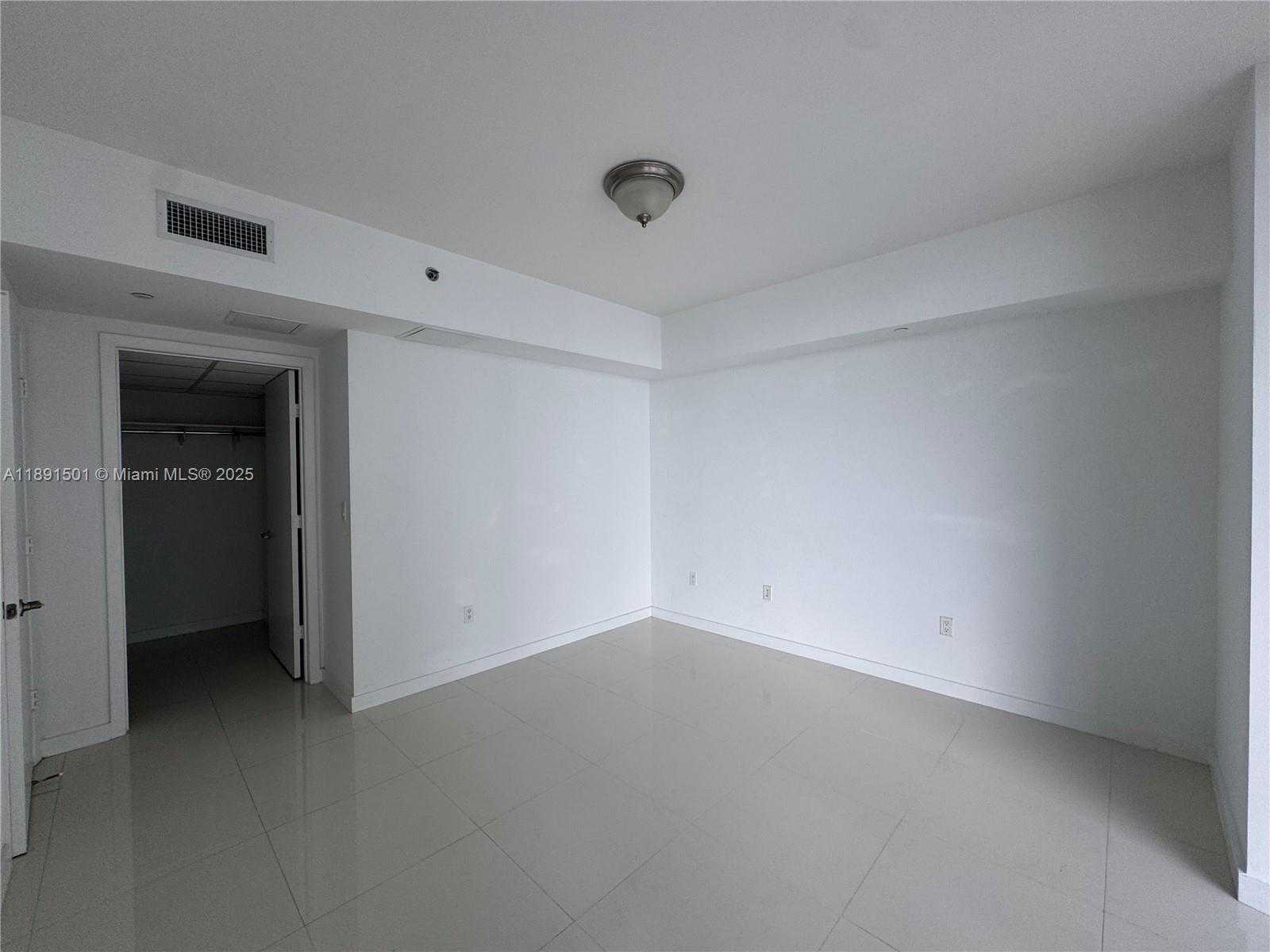 Small Image of 495 BRICKELL AVE #3706, Miami Number 45