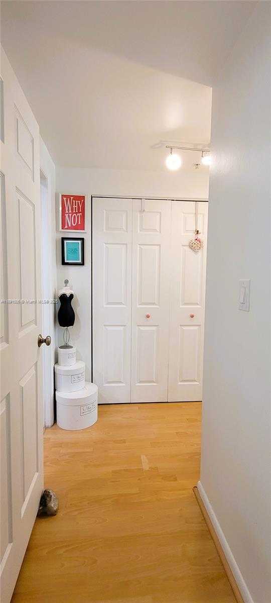 Small Image of 2000 NORTH BAYSHORE DR #907, Miami Number 22