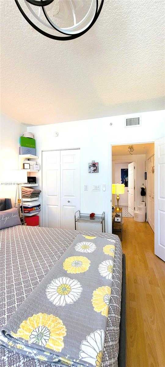 Small Image of 2000 NORTH BAYSHORE DR #907, Miami Number 25