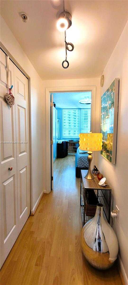 Small Image of 2000 NORTH BAYSHORE DR #907, Miami Number 26