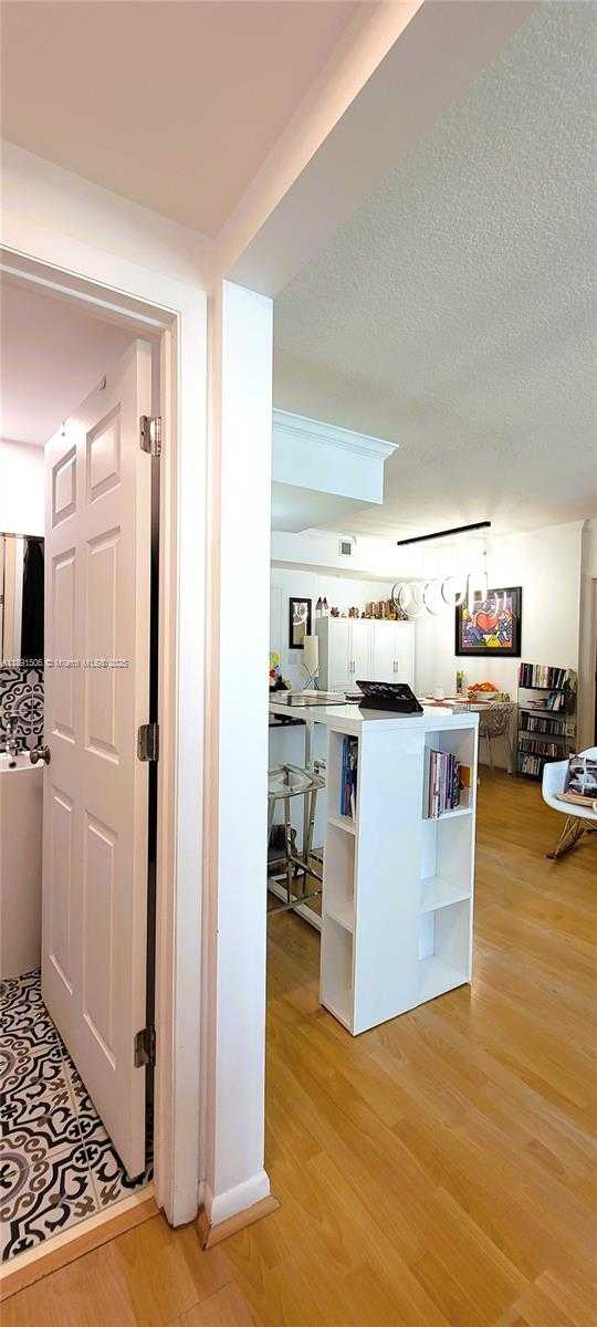 Small Image of 2000 NORTH BAYSHORE DR #907, Miami Number 37