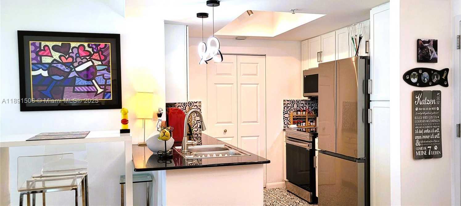 Small Image of 2000 NORTH BAYSHORE DR #907, Miami Number 8