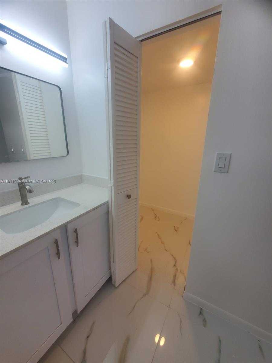 Small Image of 3300 SPANISH MOSS TER #411, Lauderhill Number 10
