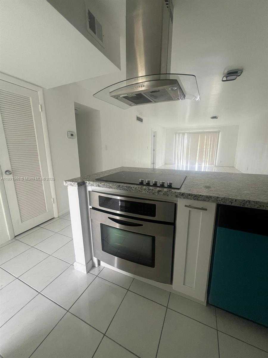 Small Image of 3300 SPANISH MOSS TER #411, Lauderhill Number 3