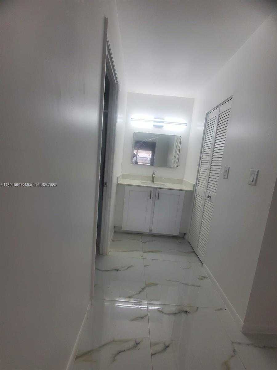 Small Image of 3300 SPANISH MOSS TER #411, Lauderhill Number 8