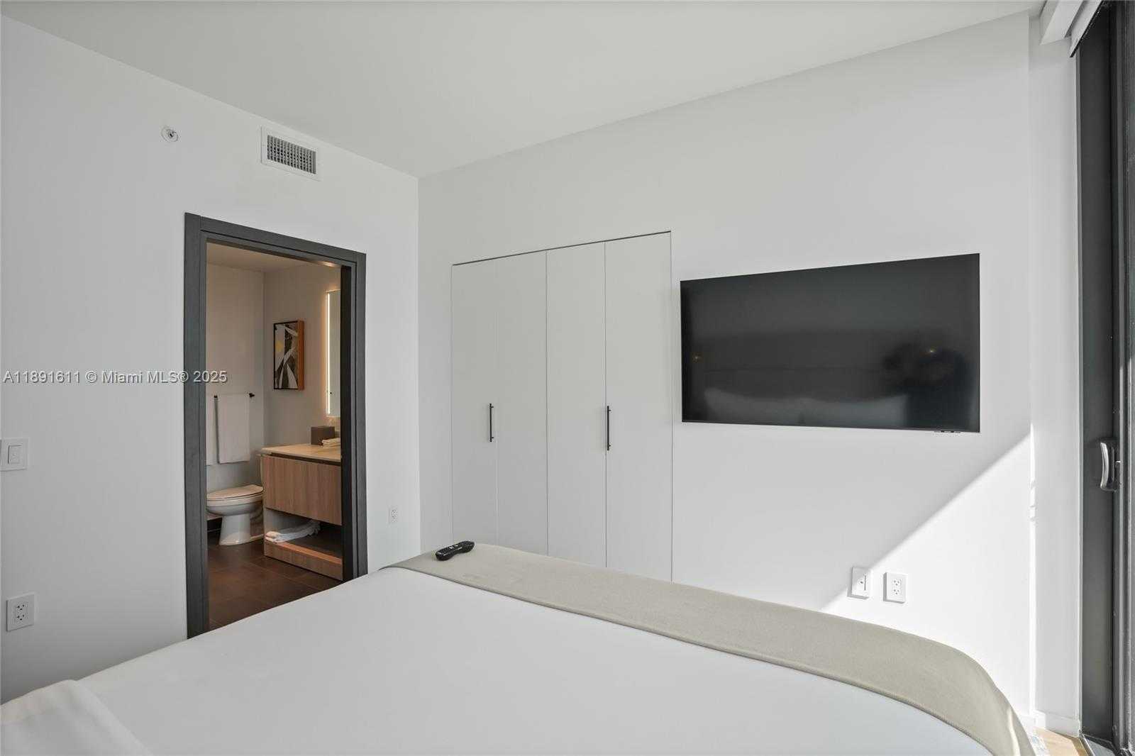 Small Image of 398 NORTH EAST 5TH ST #4410, Miami Number 25
