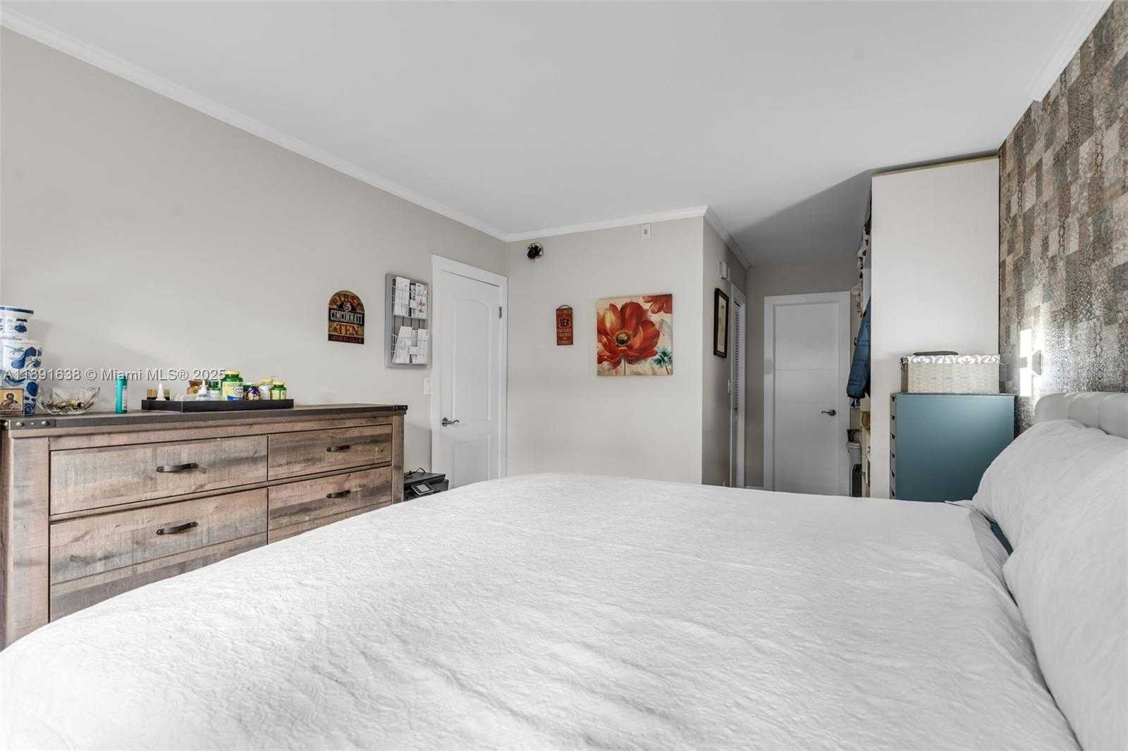 Small Image of 1000 HILLCREST CT #207, Hollywood Number 13