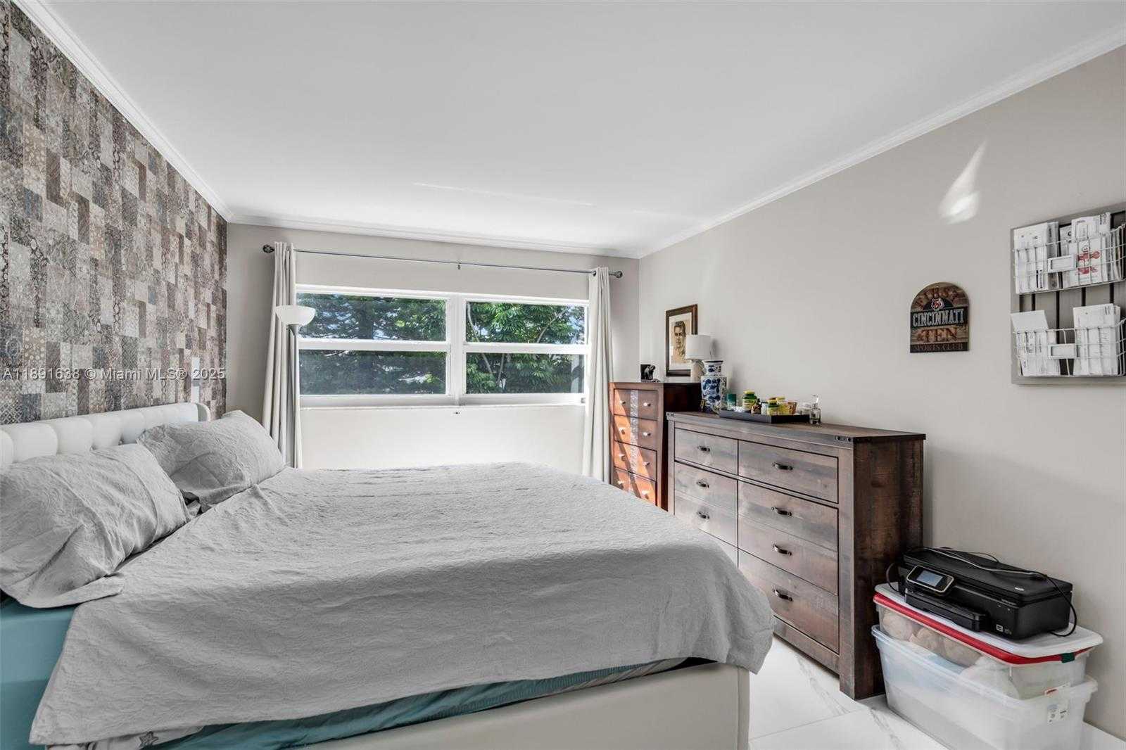 Small Image of 1000 HILLCREST CT #207, Hollywood Number 14