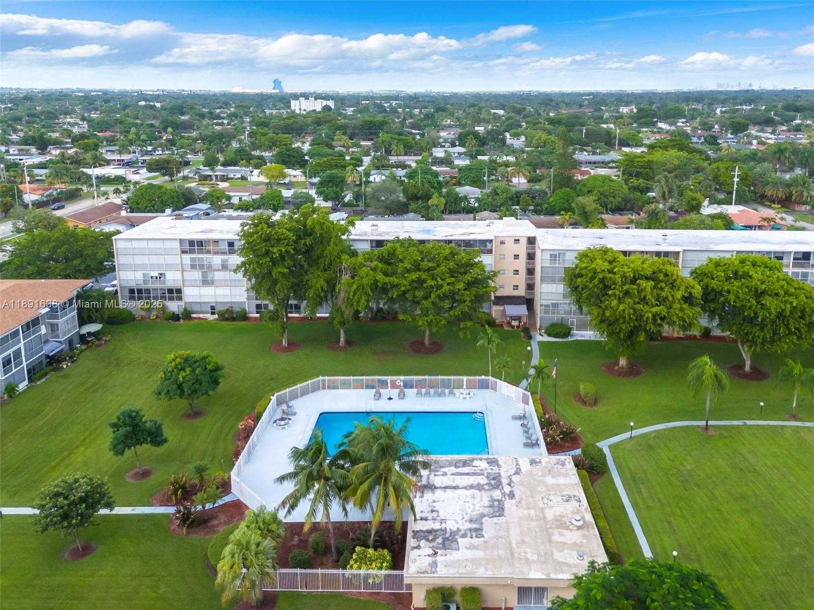 Small Image of 1000 HILLCREST CT #207, Hollywood Number 23