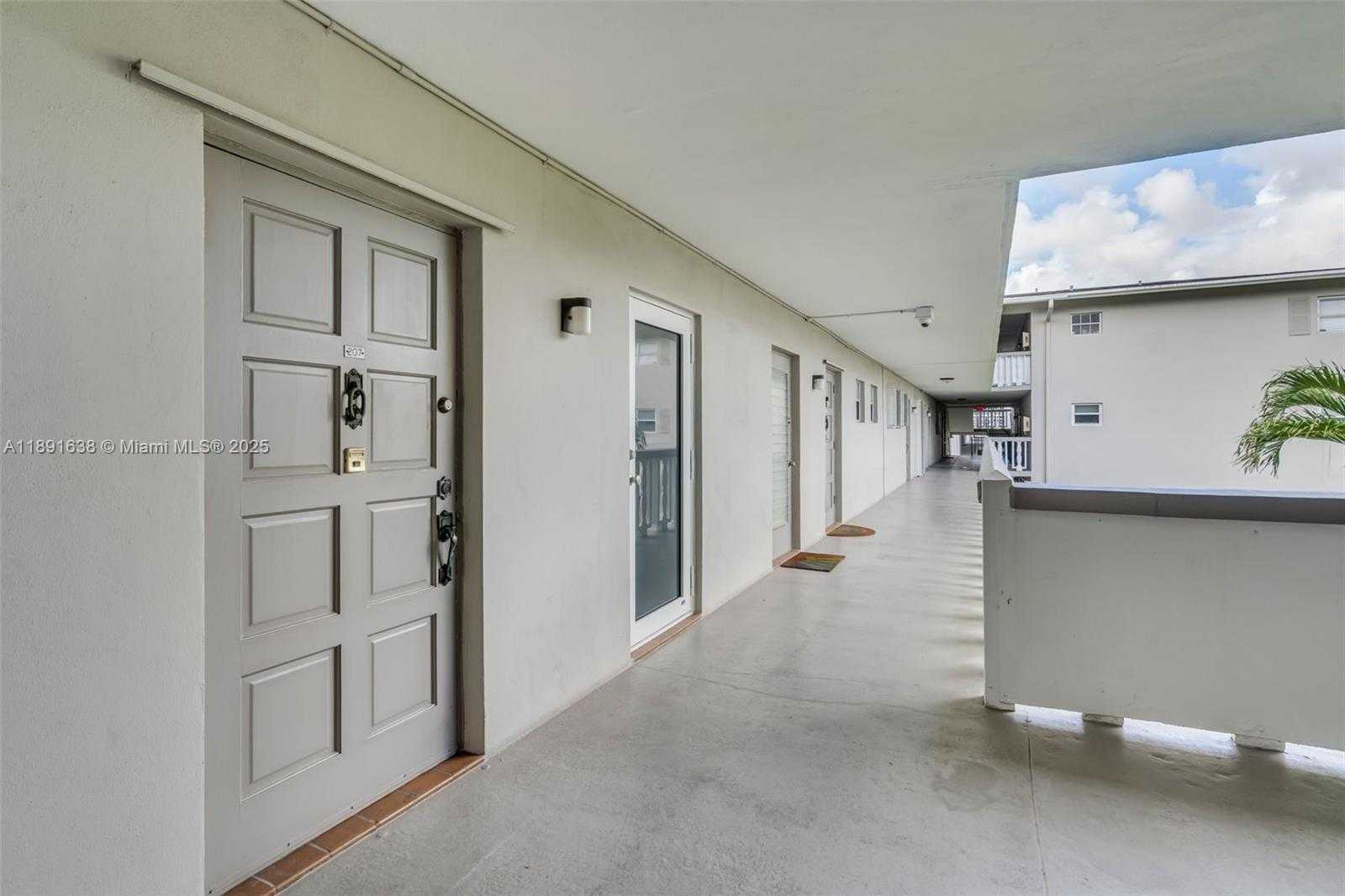 Small Image of 1000 HILLCREST CT #207, Hollywood Number 3
