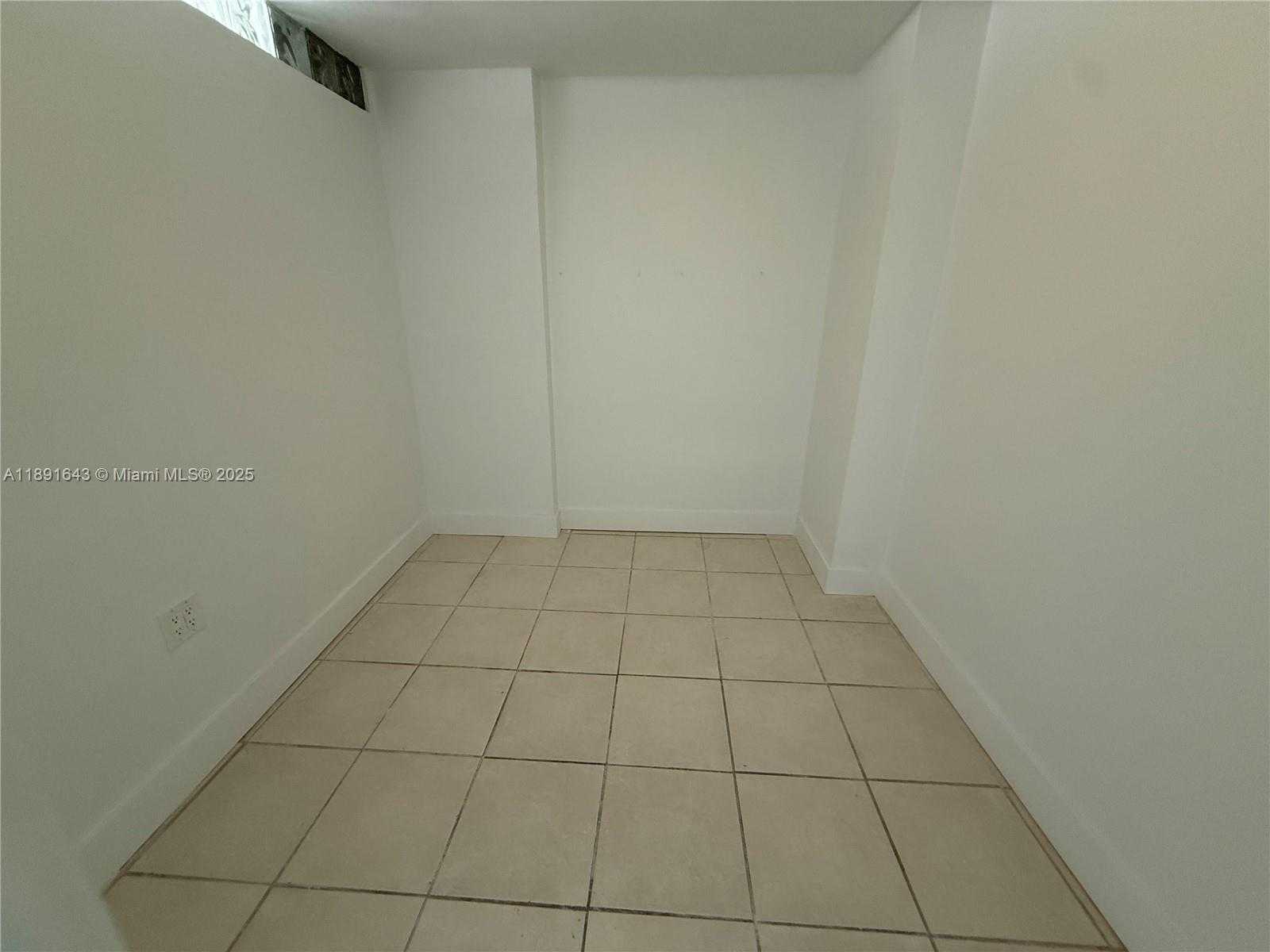 Small Image of 5005 COLLINS AVE #823, Miami Beach Number 28