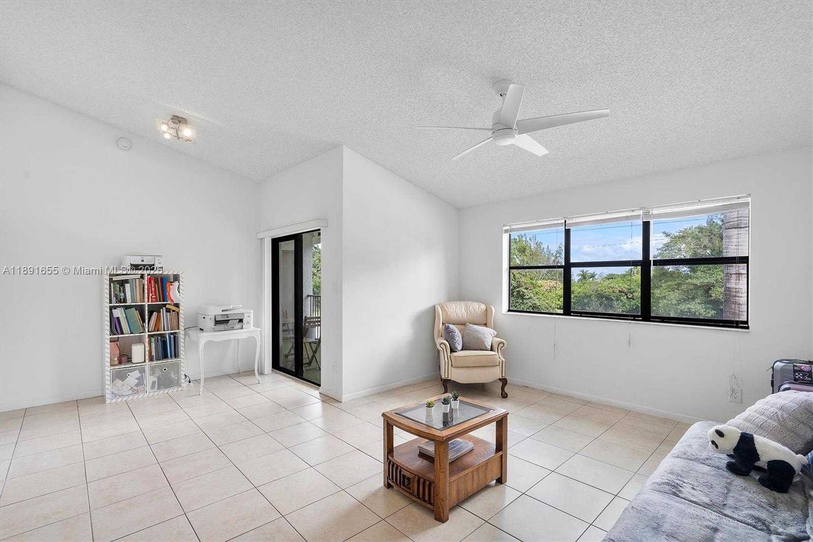 Small Image of 610 SOUTH PARK RD #35-1, Hollywood Number 4