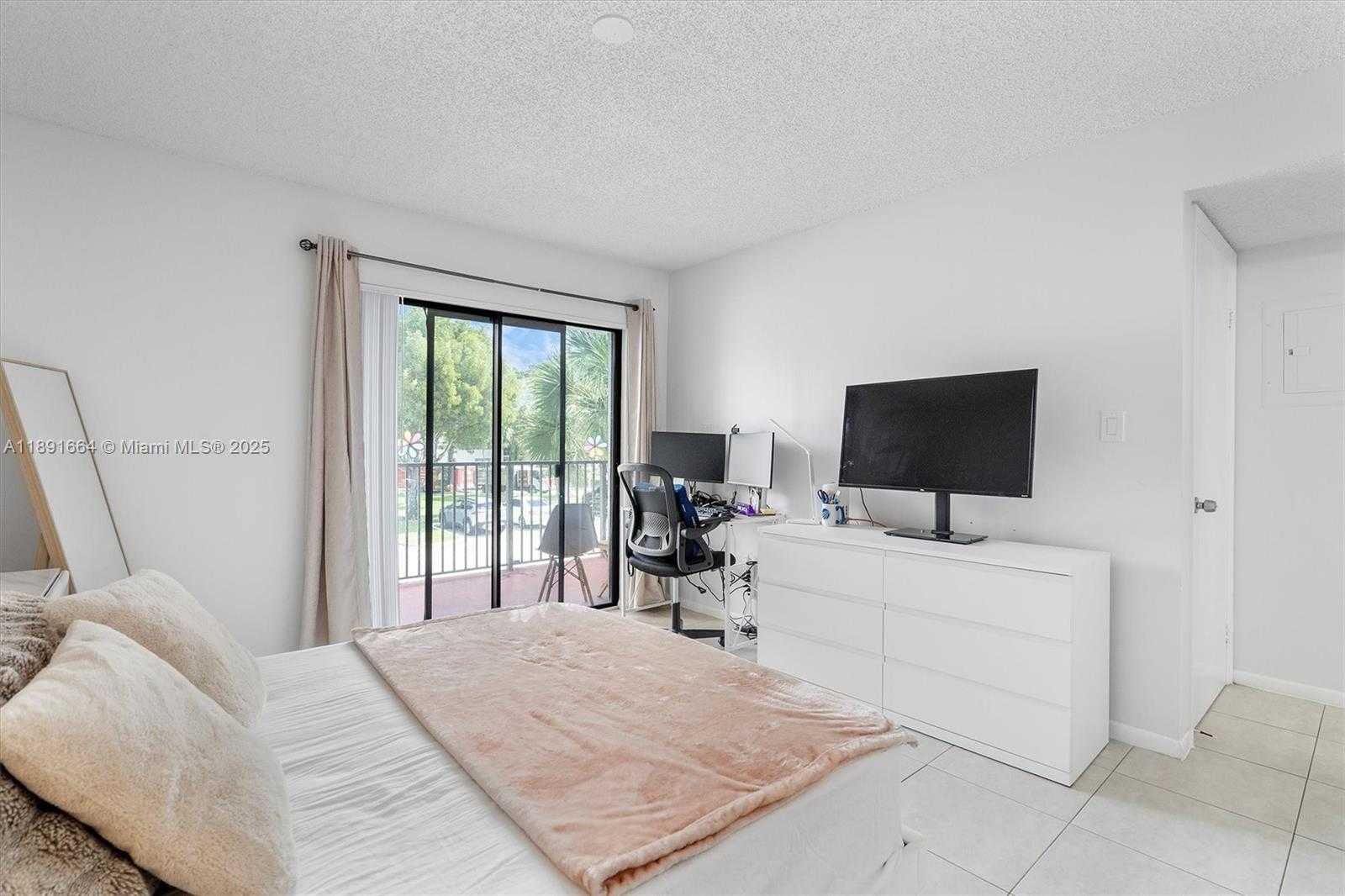 Small Image of 510 SOUTH PARK RD #25-10, Hollywood Number 10