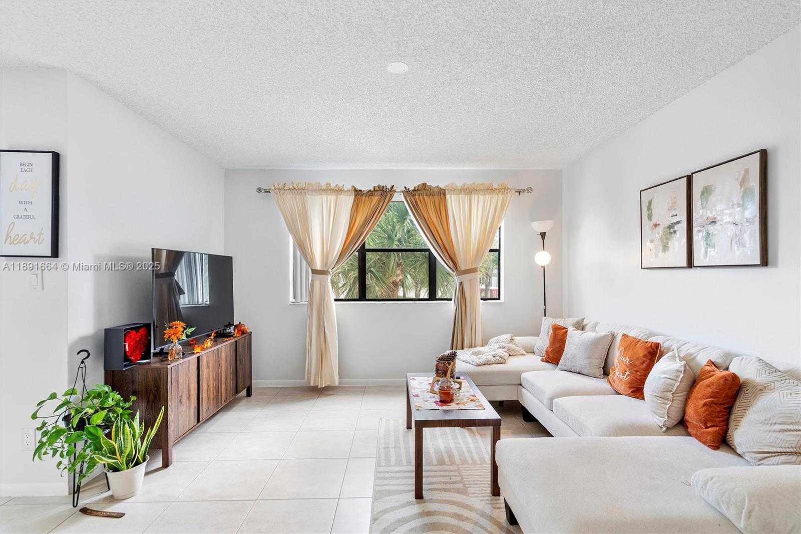 Small Image of 510 SOUTH PARK RD #25-10, Hollywood Number 3