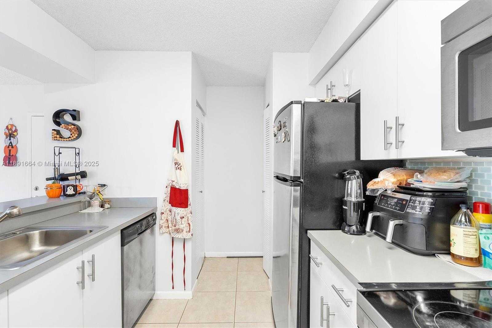 Small Image of 510 SOUTH PARK RD #25-10, Hollywood Number 6