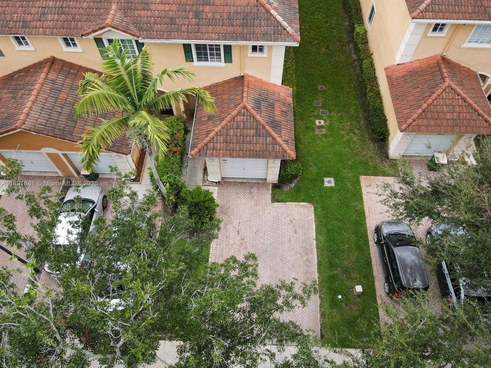 Small Image of 6580 CATALINA LN #6580, Tamarac Number 2