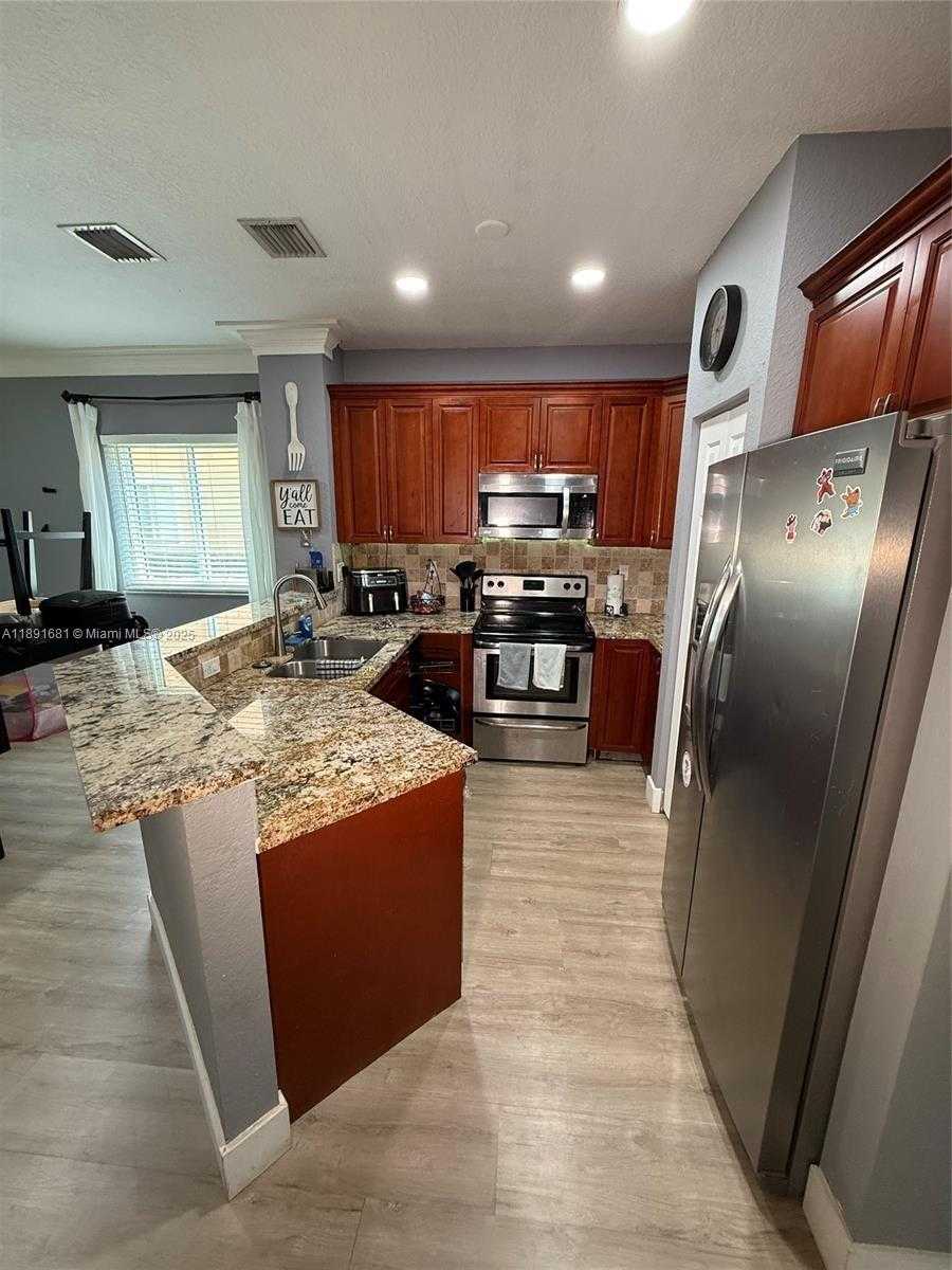 Small Image of 6580 CATALINA LN #6580, Tamarac Number 4