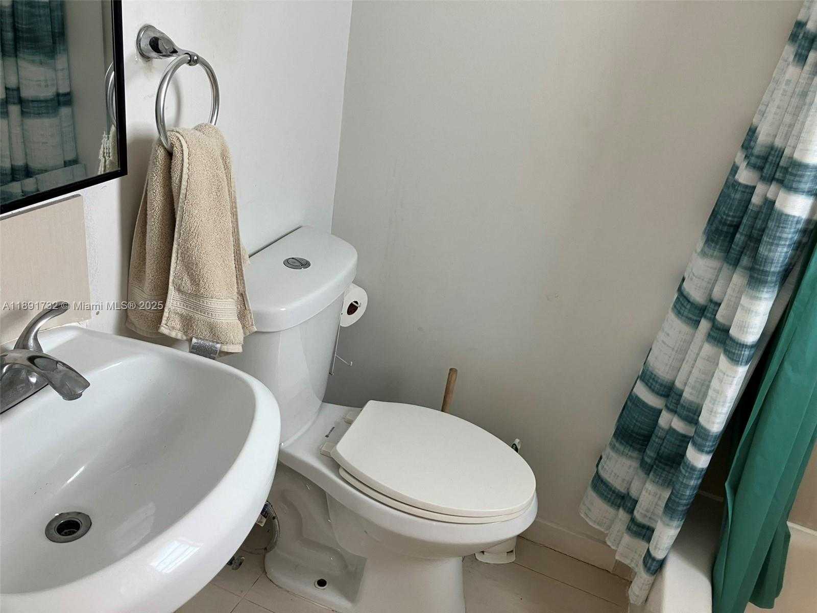 Small Image of 335 OCEAN DR #306, Miami Beach Number 14
