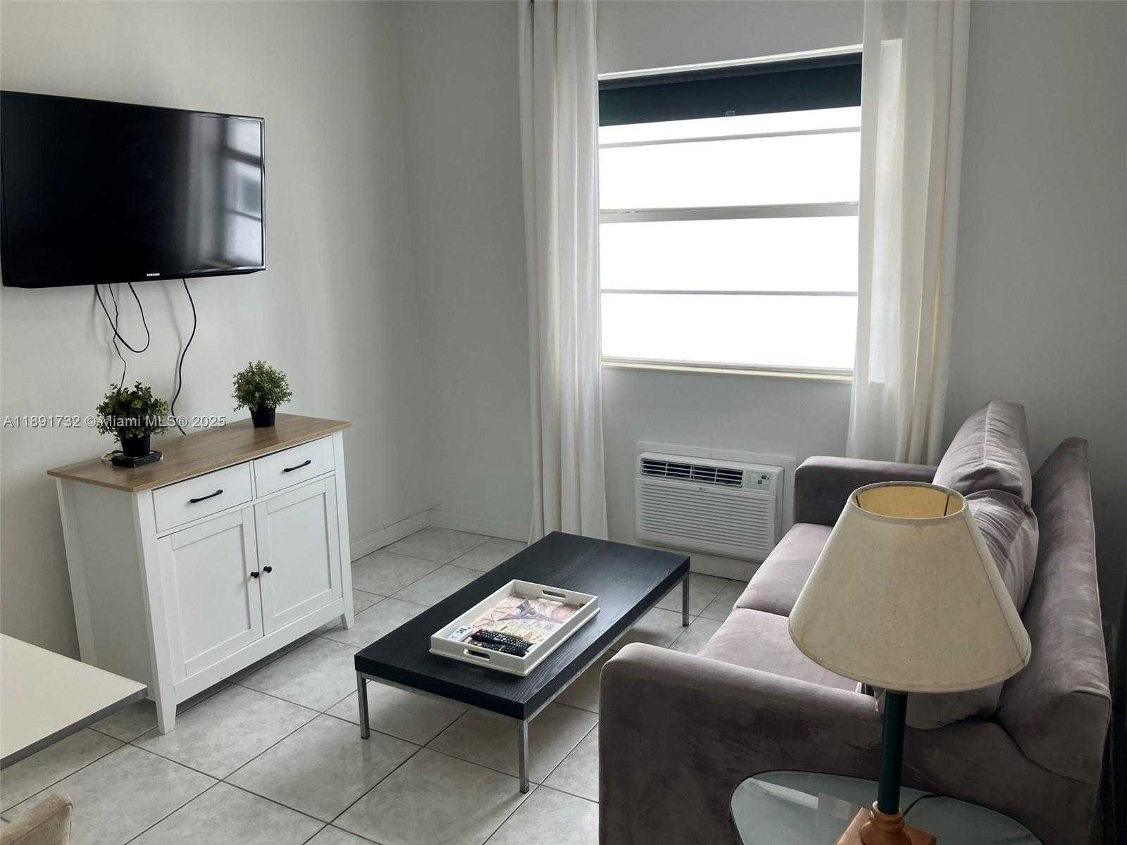 Small Image of 335 OCEAN DR #306, Miami Beach Number 3