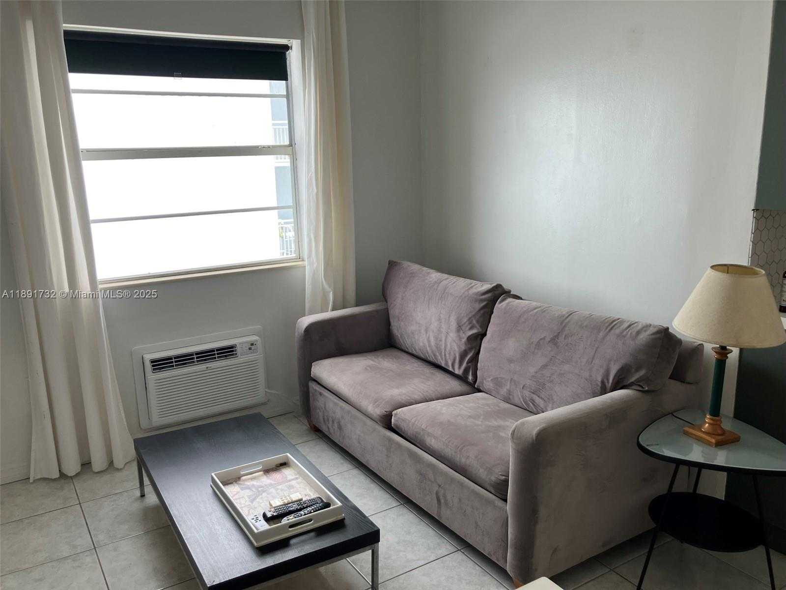 Small Image of 335 OCEAN DR #306, Miami Beach Number 4