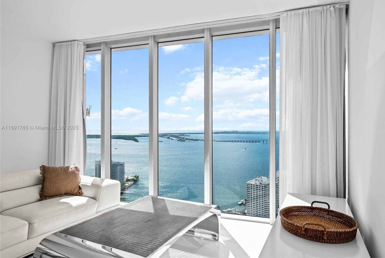 Small Image of 485 BRICKELL AVE #4410, Miami Number 11