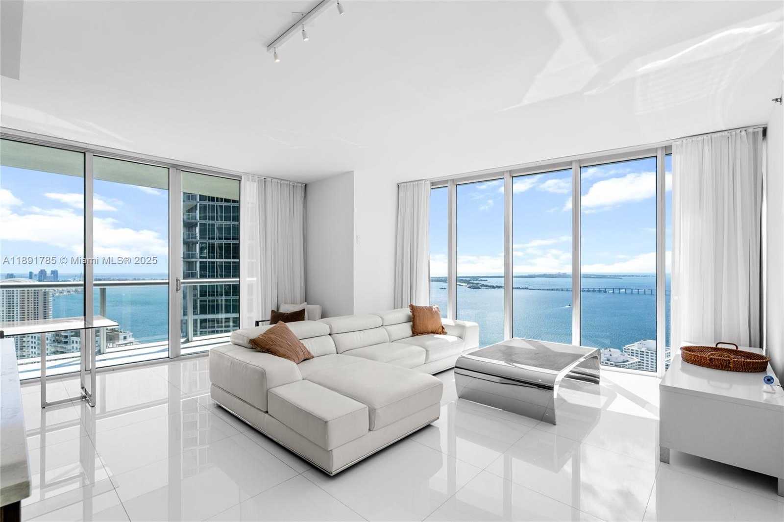 Small Image of 485 BRICKELL AVE #4410, Miami Number 2