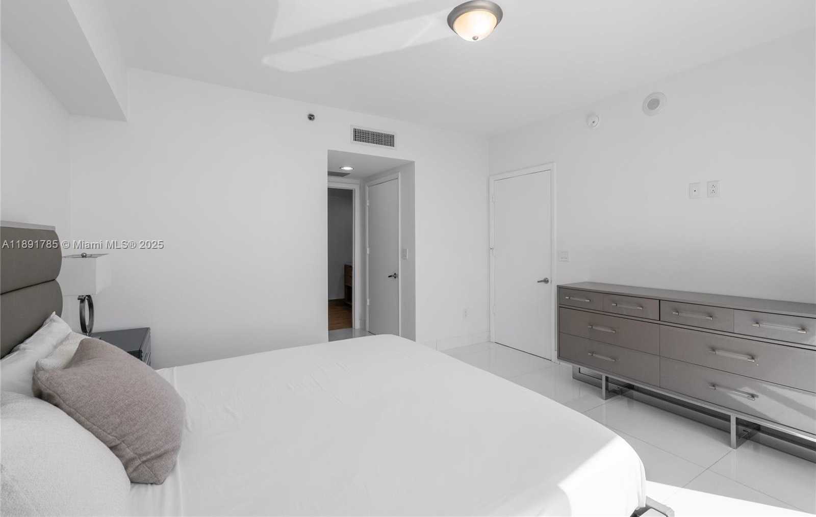 Small Image of 485 BRICKELL AVE #4410, Miami Number 36