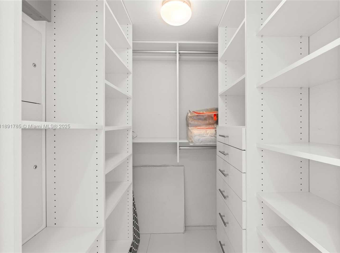 Small Image of 485 BRICKELL AVE #4410, Miami Number 38