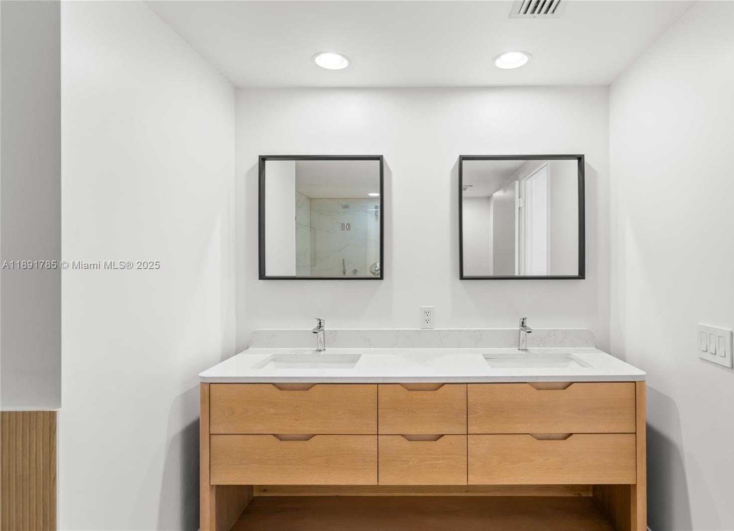 Small Image of 485 BRICKELL AVE #4410, Miami Number 41