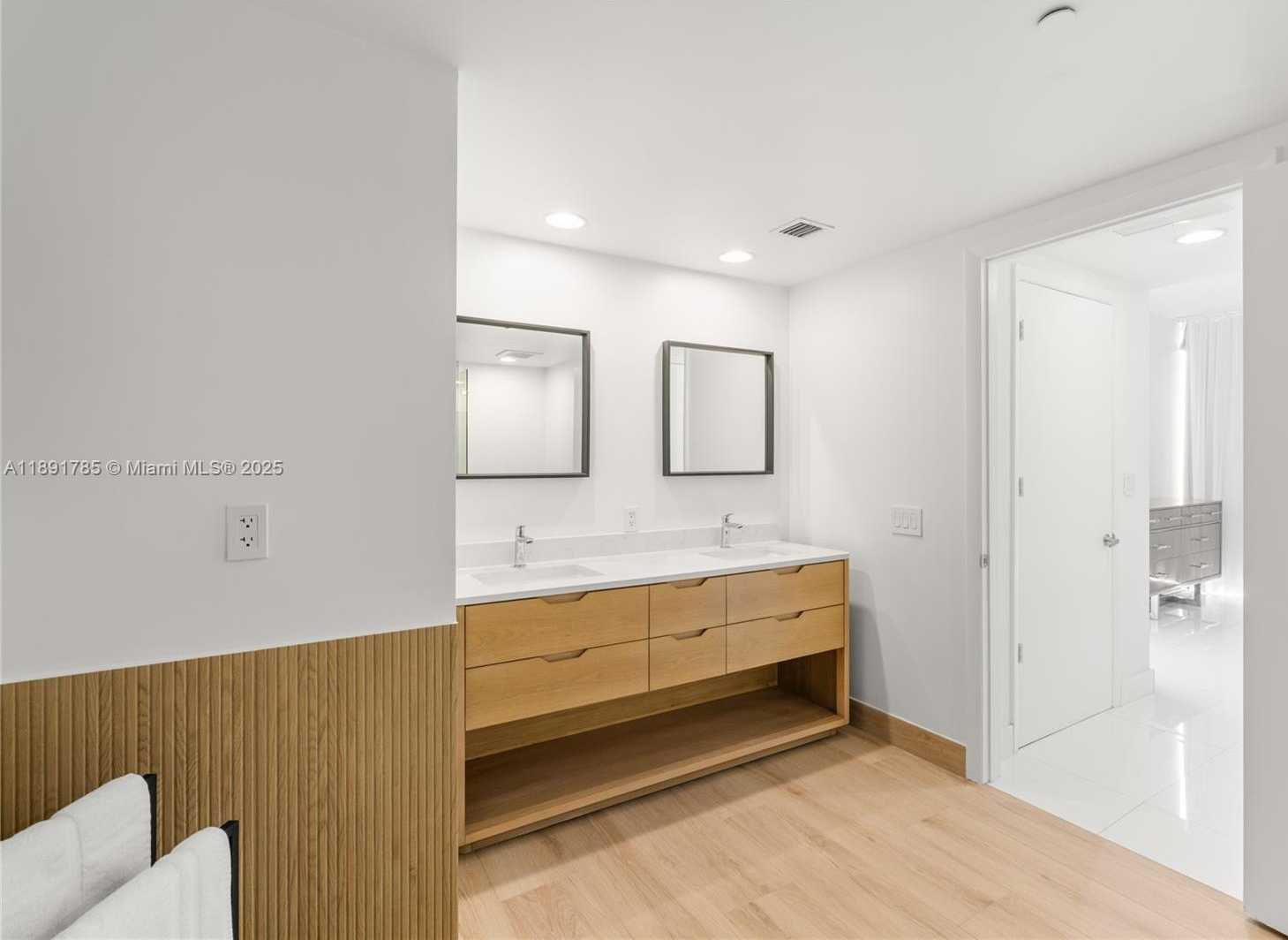 Small Image of 485 BRICKELL AVE #4410, Miami Number 43