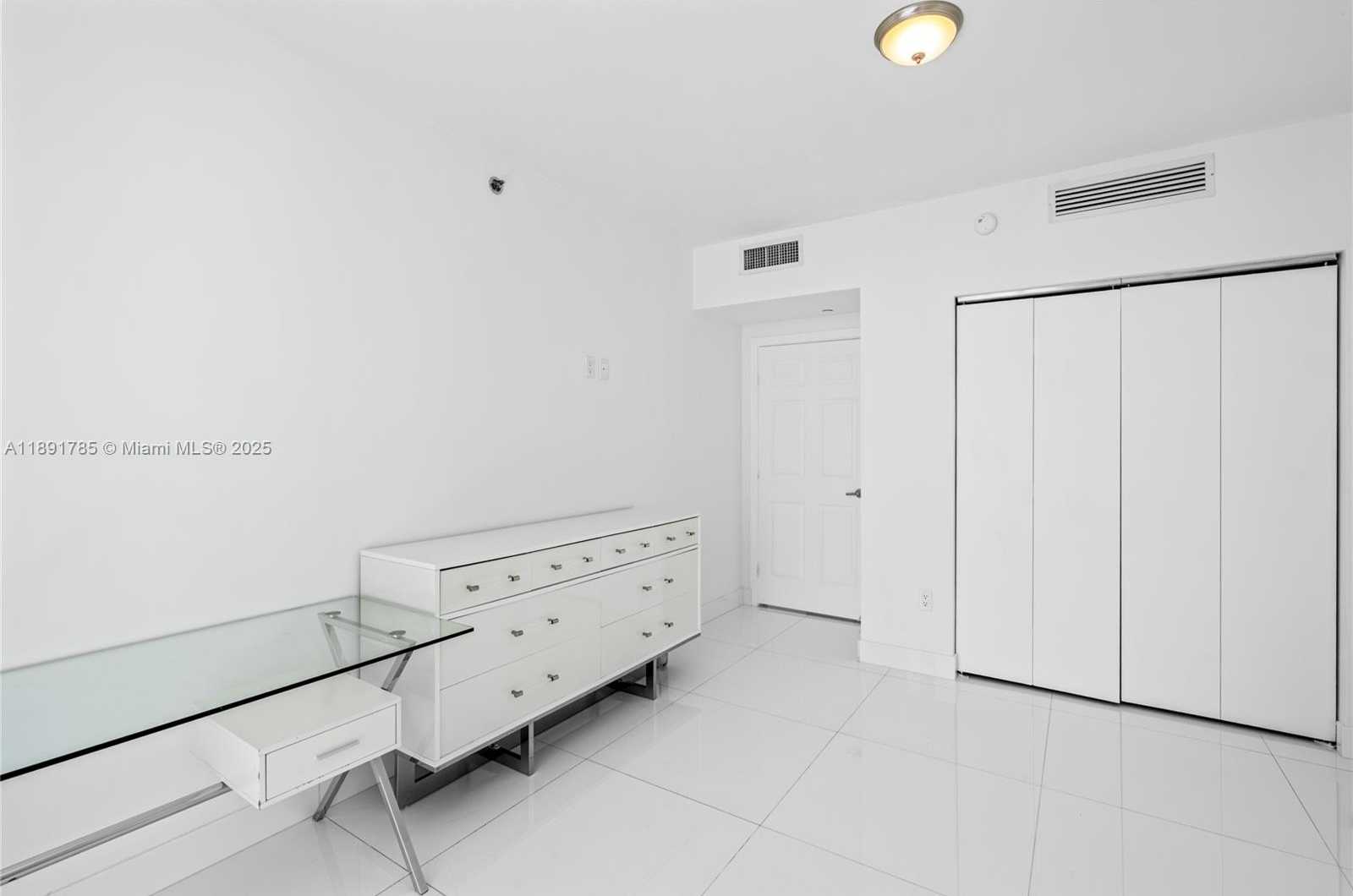 Small Image of 485 BRICKELL AVE #4410, Miami Number 47