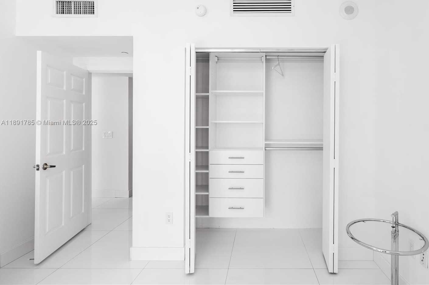 Small Image of 485 BRICKELL AVE #4410, Miami Number 48