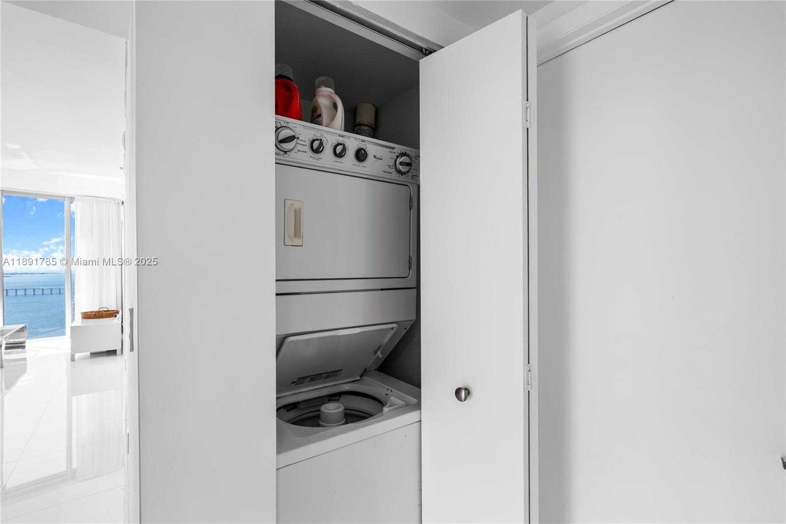 Small Image of 485 BRICKELL AVE #4410, Miami Number 57